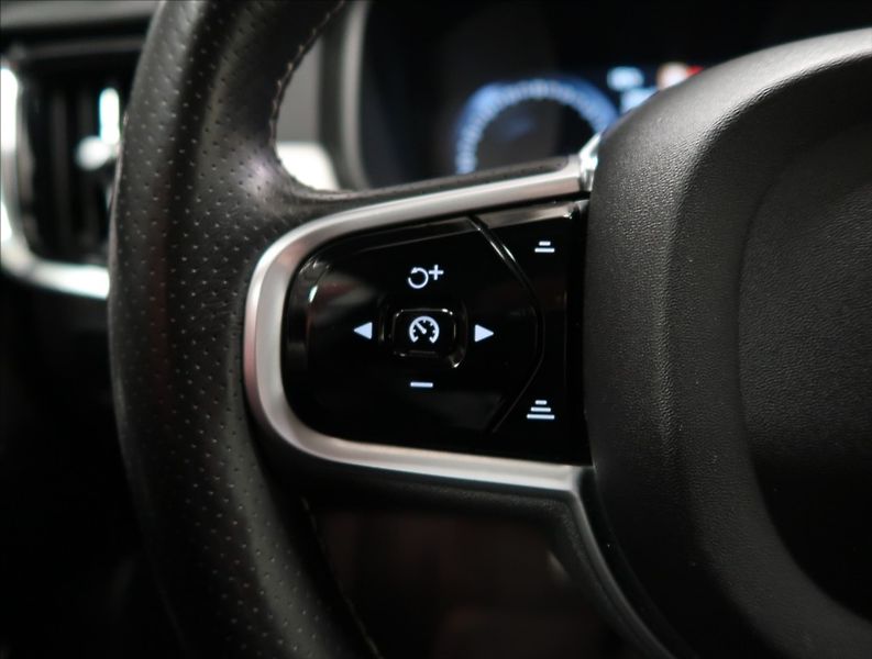 Volvo S90 2,0 T8 TWINENGINE AWD R-DESIGN - fotka 14 z 52