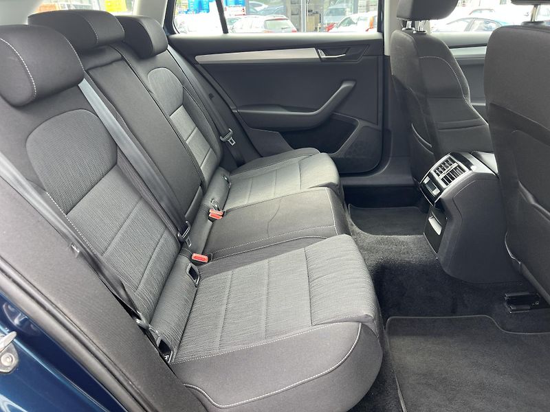 Škoda Superb 1.6TDi NAVI TEMPOMAT odp.DPH - fotka 33 z 43