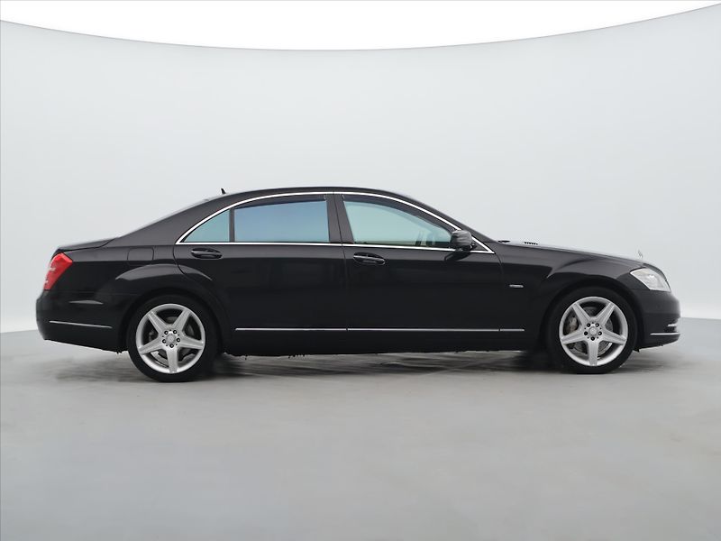 Mercedes-Benz Třídy S 4,7 500 L 320 kW 4 Matic AMG - fotka 8 z 39