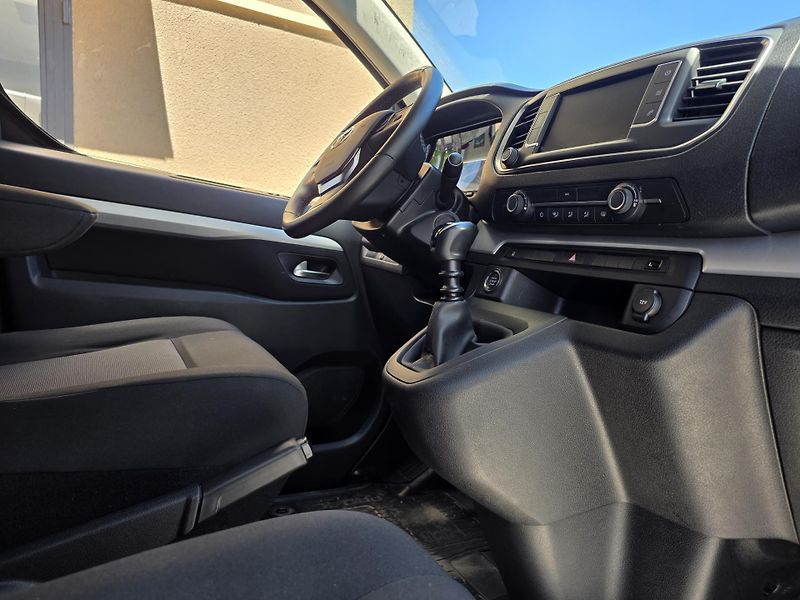 Toyota Verso 1.5-8MÍST-1.MAJITEL-KLIMA - fotka 15 z 15
