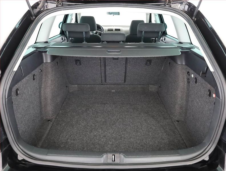 Škoda Octavia (2012) 1.6 TDI, Xenony, Tempomat - fotka 15 z 16