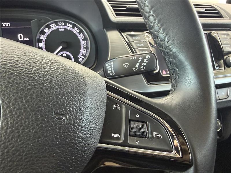 Škoda Fabia 1,0 TSI, tažné, LED, CarPlay - fotka 16 z 35