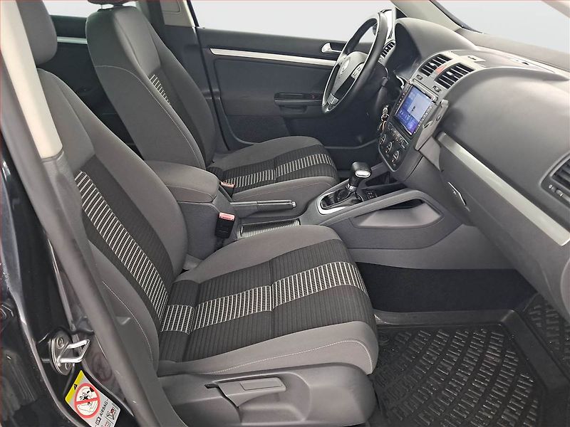 Volkswagen Golf (2008) Comfortline 1.9 TDI, Automat - fotka 9 z 18