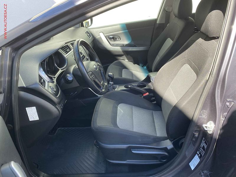 Kia Ceed (2016) 1.6CRDi, ČR, Klima - fotka 9 z 17