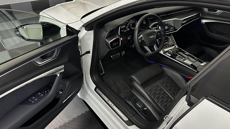 Audi RS 7 V8 4.0 / STAV NOVÉHO VOZU - fotka 22 z 54