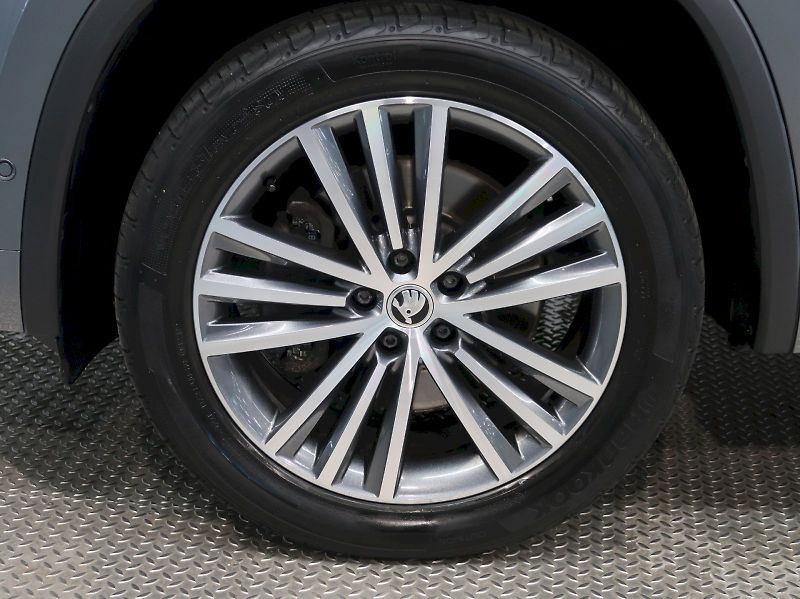 Škoda Kodiaq (2023) LAURIN&KLEMENT 2.0TSI 140KW 4x - fotka 12 z 45