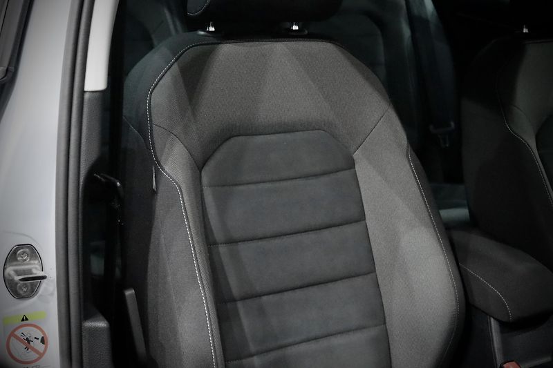 Volkswagen Golf Variant 7 FL 1.4 TSI 92 kW Highline - fotka 17 z 35