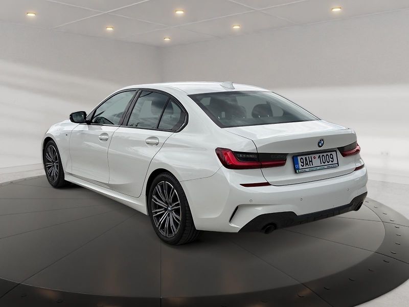 BMW Řada 3 (2022) 318d 110kW CZ DPH - fotka 4 z 11