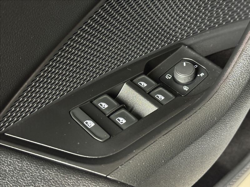 Škoda Octavia 2,0 TDi  DSG 4x4 Scout Virtual - fotka 21 z 46