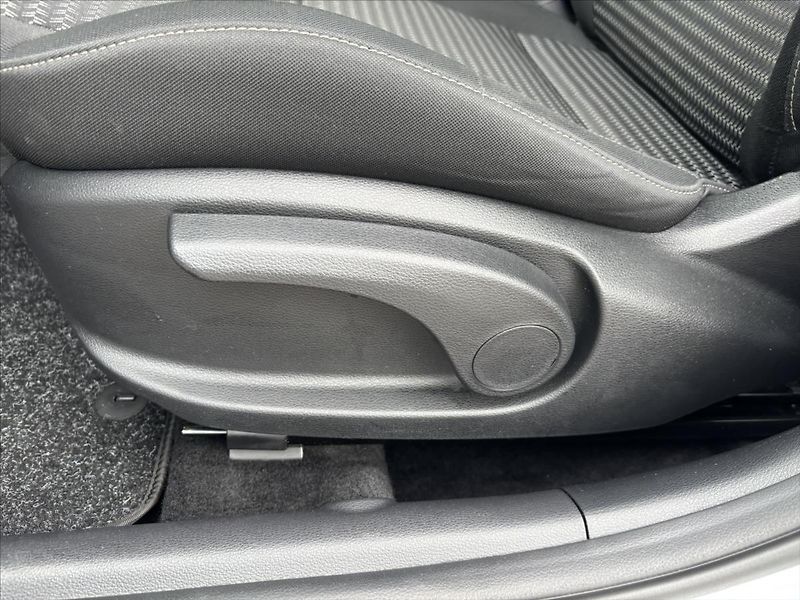 Kia Ceed 1,5 TGDi TOP ZÁRUKA - fotka 11 z 40