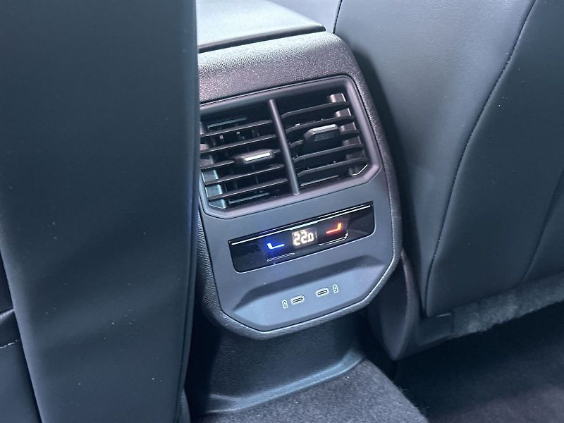 Cupra Leon (2021) ST 2.0 TSI DSG FR - fotka 24 z 32