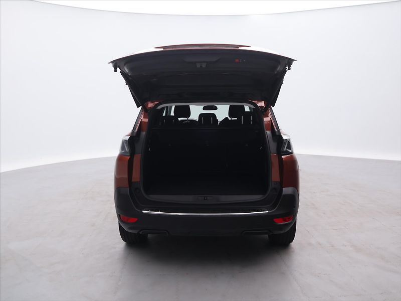 Peugeot 5008 1,5 HDI 130k Aut. Allure 7Míst - fotka 9 z 30