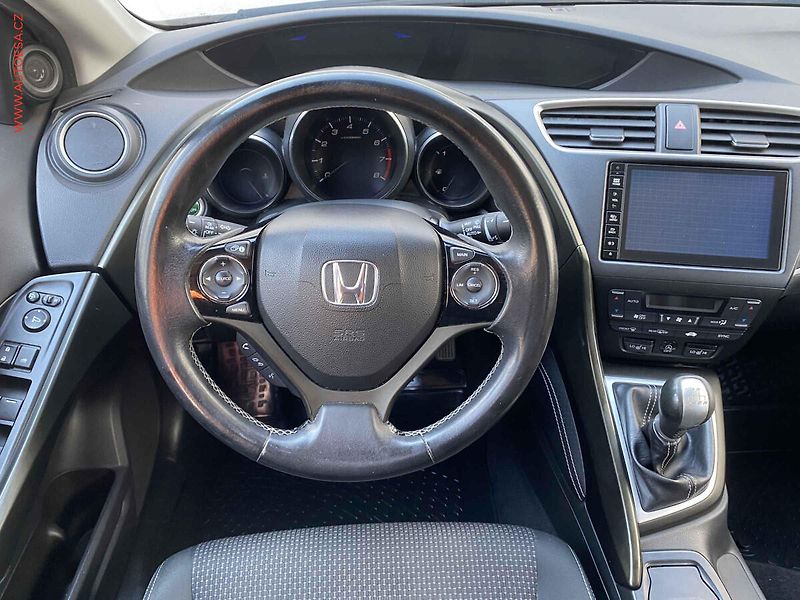 Honda Civic (2016) 1.4 i-VTEC, Xenon, AC - fotka 10 z 16