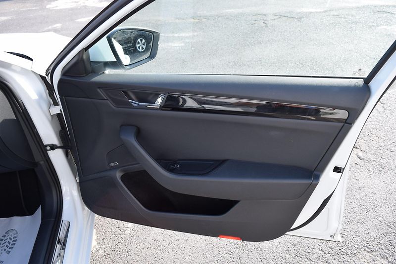 Škoda Superb (2019) 2.0TDI 110kw 4x4 L&K DSG TAŽNÉ - fotka 43 z 50