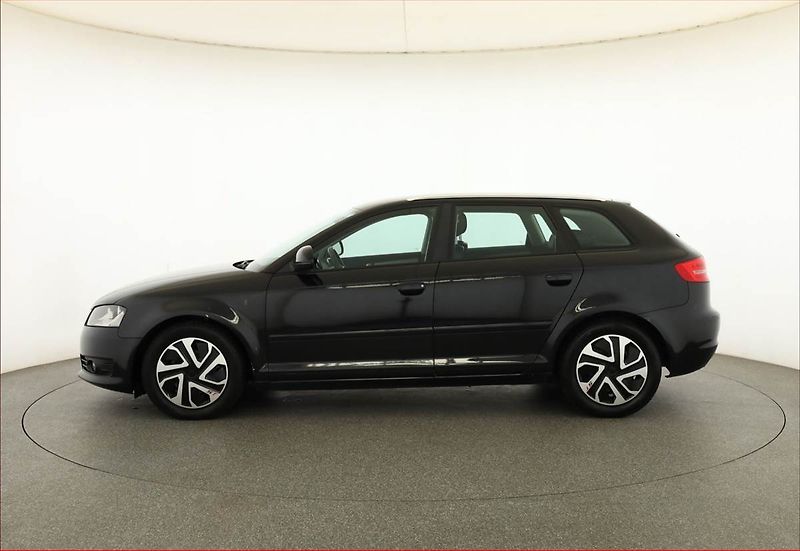 Audi A3 (2010) 1.6 TDI, Serv.kniha - fotka 3 z 12