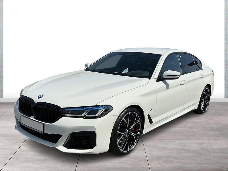 BMW Řada 5 M550i xDrive Laser HuD Venti - fotka 1 z 12