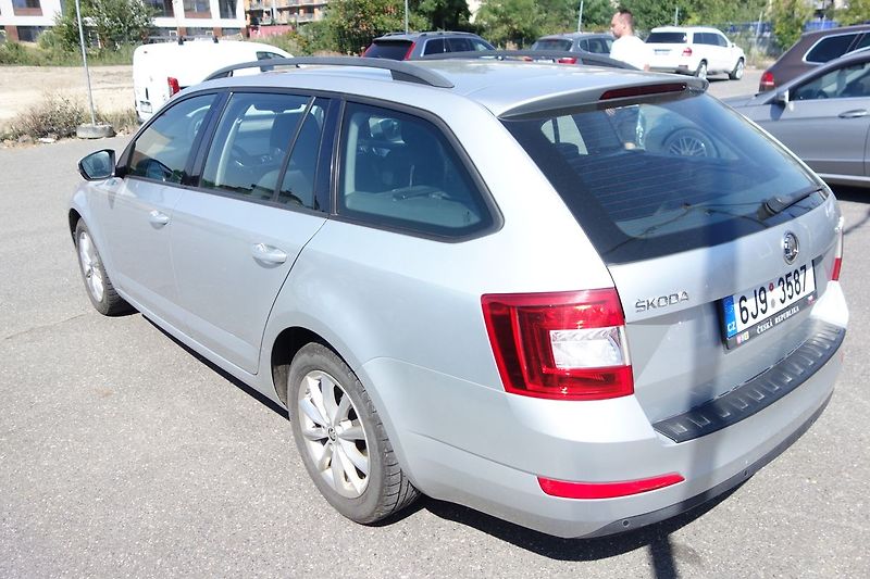 Škoda Octavia 2.0 TDI 110kW DSG - fotka 8 z 24