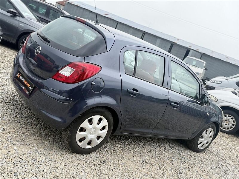 Opel Corsa 1,4 i KLIMA - fotka 5 z 21