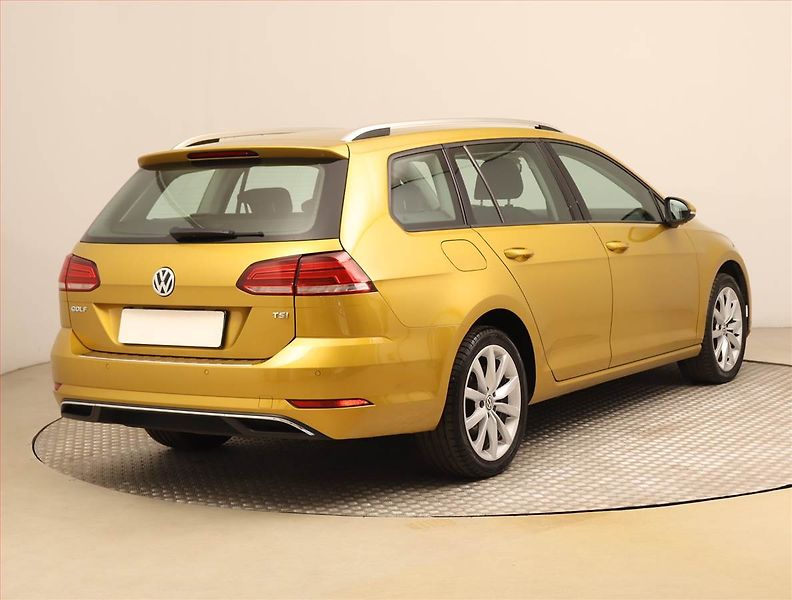 Volkswagen Golf (2017) Comfortline 1.0 TSI, Kůže - fotka 5 z 20