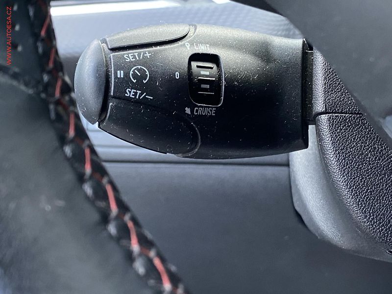 Peugeot 208 (2016) 1.2PT, GT Line, navi - fotka 12 z 17