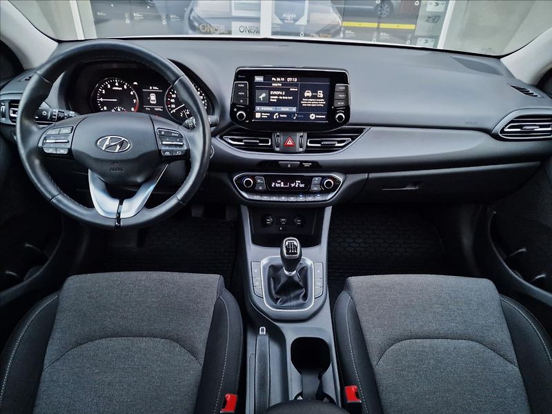 Hyundai i30 1.0 T-Gdi Family Smart Kombi - fotka 24 z 50