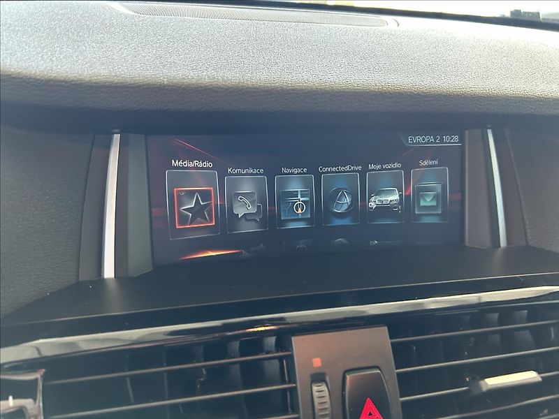 BMW X3 2,0   xDrive20d,1.MAJITEL,ČR,D - fotka 22 z 38