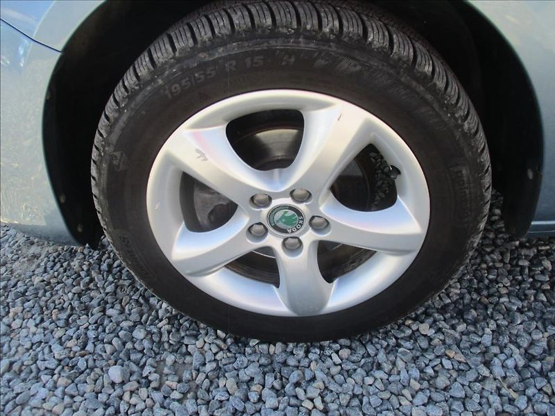 Škoda Fabia 1,2 TSI,aut.klima,56.000km - fotka 27 z 27