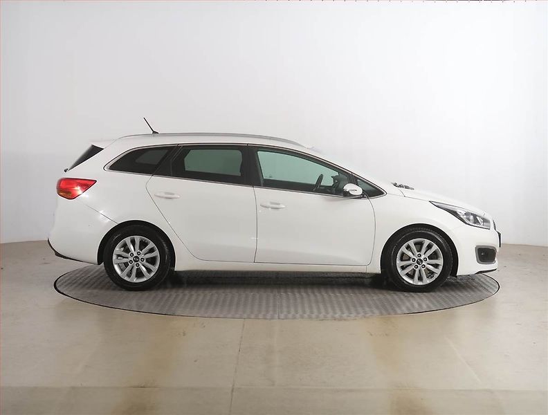 Kia Ceed (2018) 1.6 CRDi, Serv.kniha, Tempomat - fotka 6 z 17