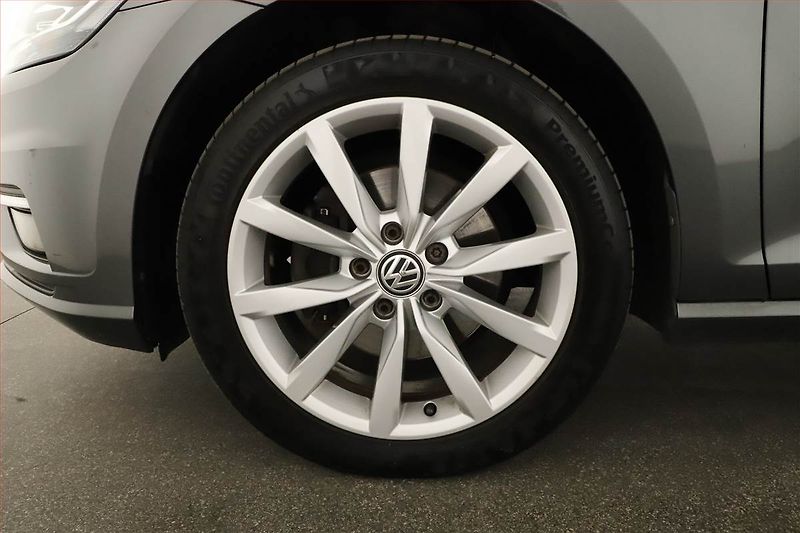 Volkswagen Golf (2018) 1.4 TSI, Tempomat - fotka 11 z 17