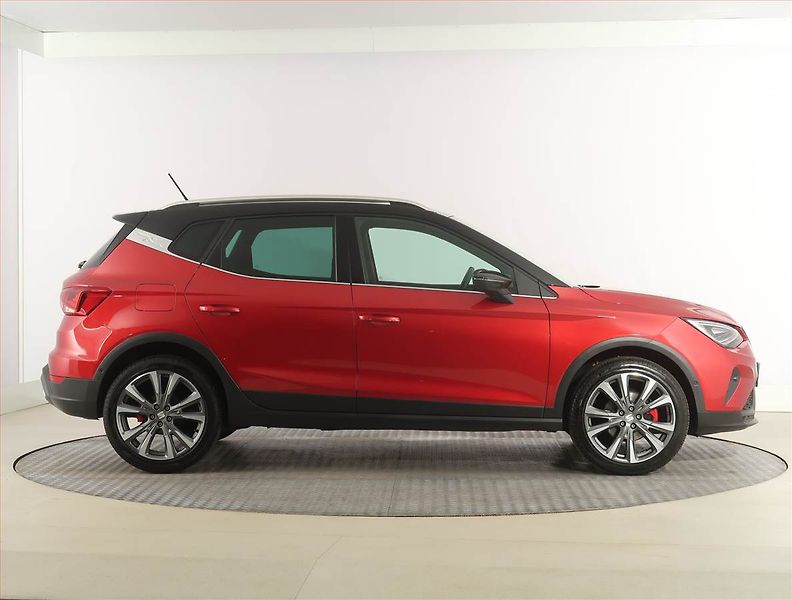 Seat Arona (2025) FR 1.0 TSI - fotka 6 z 21
