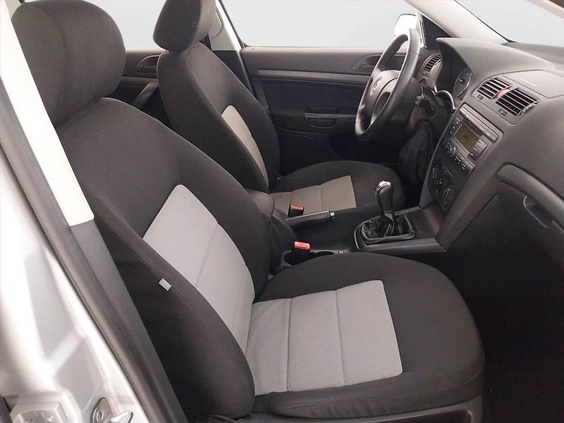 Škoda Octavia (2007) Ambiente Plus 1.9 TDI - fotka 9 z 17