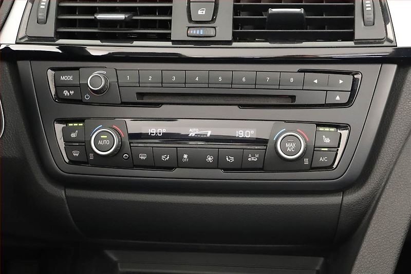 BMW Řada 4 (2017) 420d - fotka 12 z 18