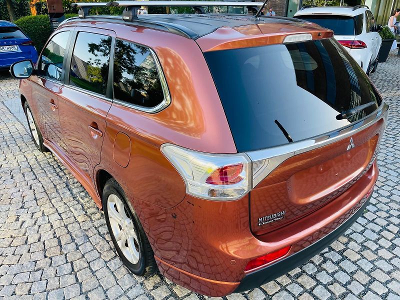 Mitsubishi Outlander 2.2D 4x4 7MÍST KAMERA SERVISKA - fotka 17 z 50
