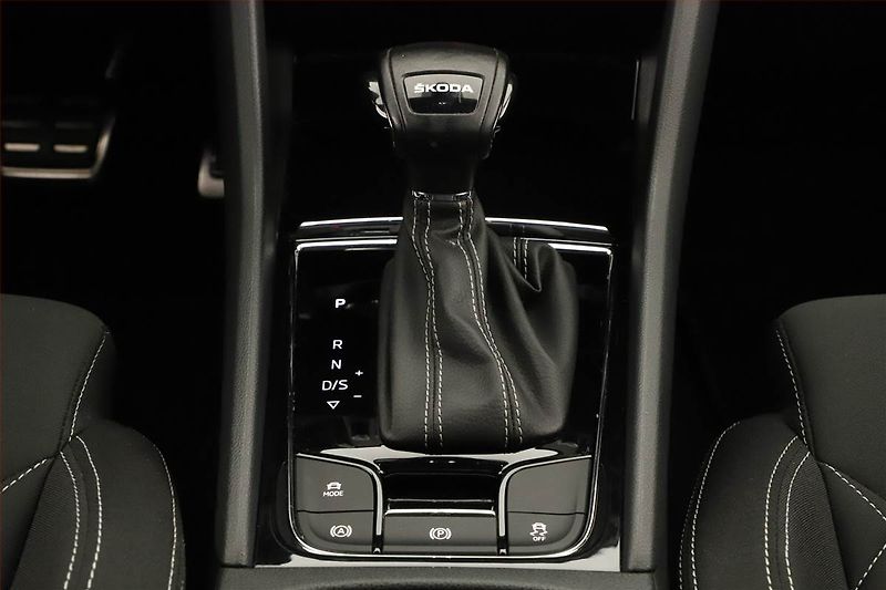 Škoda Karoq (2023) Sportline 1.5 TSI - fotka 10 z 15