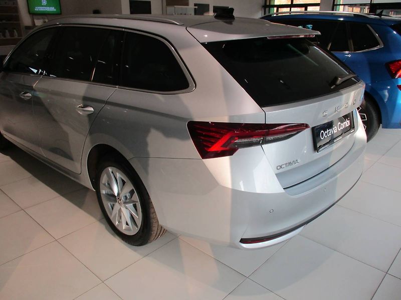 Škoda Octavia Combi Top Selection 2,0 TDI/11 - fotka 7 z 18