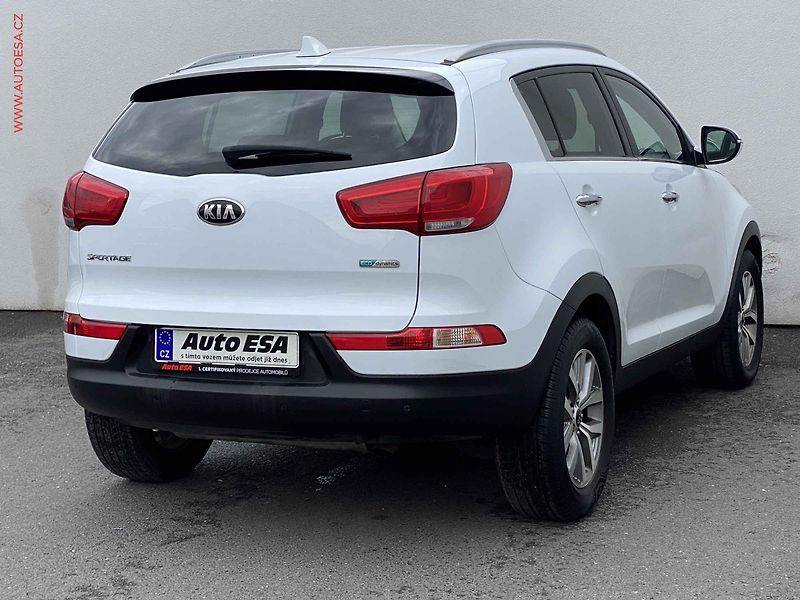 Kia Sportage (2016) 1.6 GDi, Navi, kamera, kůže - fotka 4 z 15