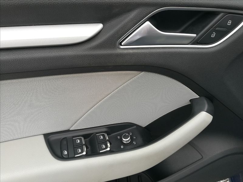 Audi A3 2,0 TDI Sportback S tronic - fotka 12 z 20
