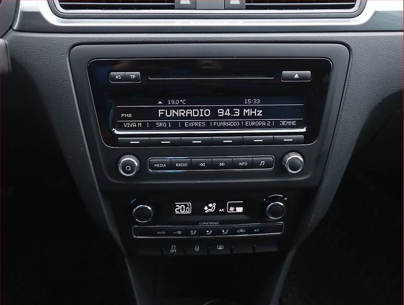 Škoda Rapid (2015) 1.2 TSI, Tempomat - fotka 12 z 18