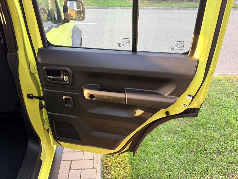 Suzuki Jimny 1,5 VVT AllGrip Long - fotka 29 z 33
