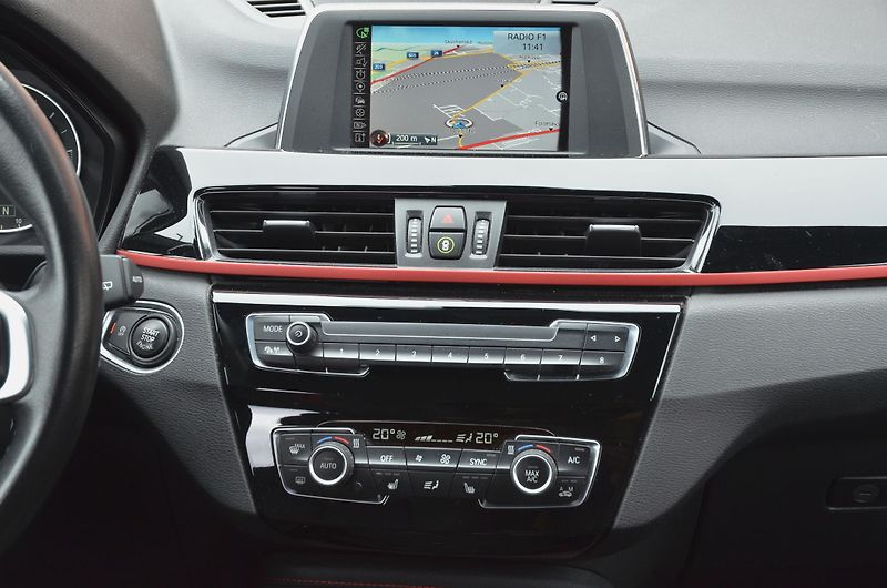 BMW X1 (2015) sDrive 18d 110kW SPORT / LED - fotka 21 z 39