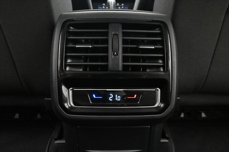 Volkswagen Passat 2,0 TDI 110kW DSG Business Zár - fotka 22 z 33