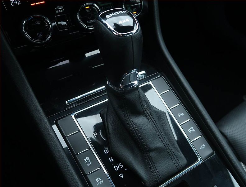Škoda Superb (2022) Laurin&Klement 2.0 TDI - fotka 13 z 25