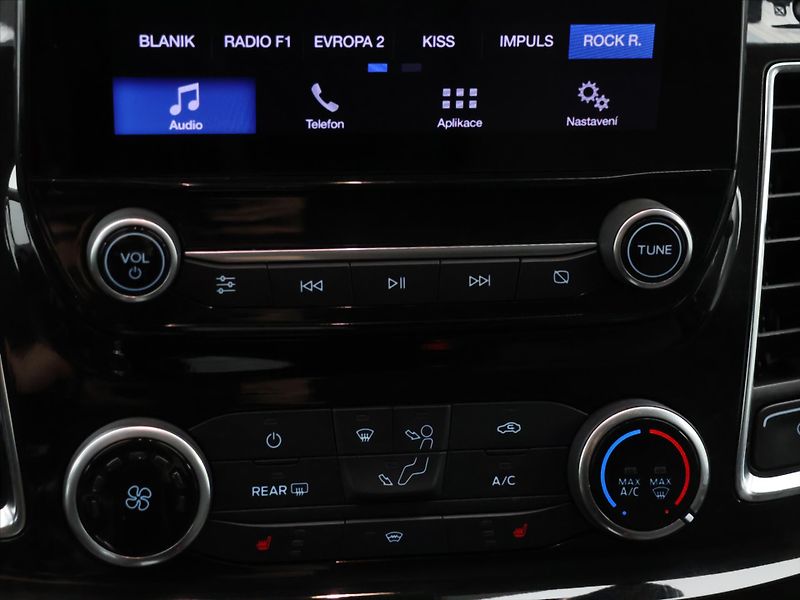 Ford Tourneo Custom 2,0 TDCi Titanium L2 CZ DPH - fotka 19 z 27
