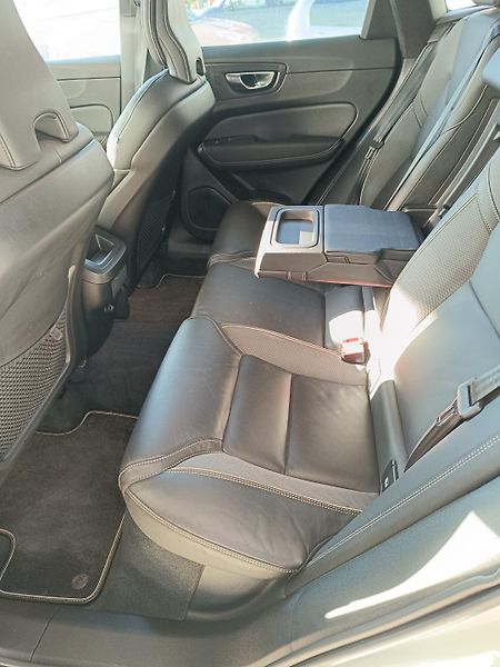 Volvo XC60 (2020) 2.0 B5 AWD 173kW R-Design AT - fotka 8 z 20
