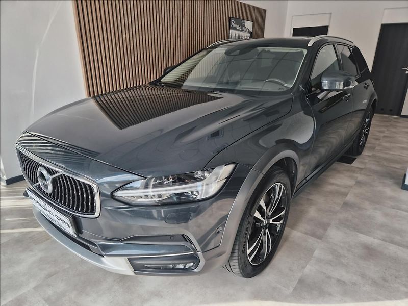 Volvo V90 CC D5 AWD Drive-E Pro POLESTAR - fotka 3 z 46