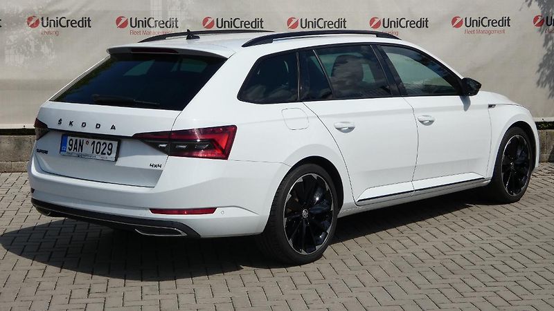 Škoda Superb 2.0 TDI DSG 4x4 Sportline 147k - fotka 3 z 29