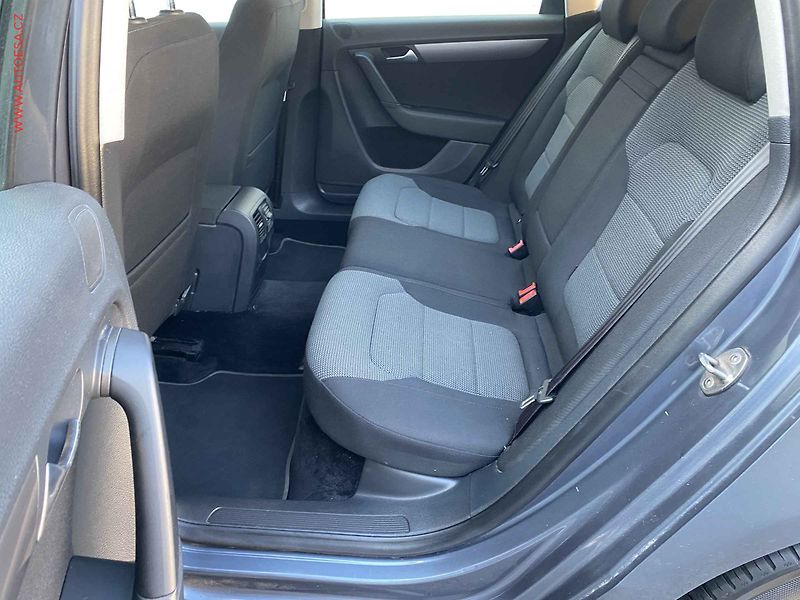 Volkswagen Passat (2013) 1.6 TDi, Comfortline, navi - fotka 10 z 18