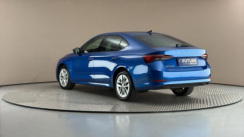Škoda Octavia 1.4 TSI iV DSG Ambition - fotka 2 z 25