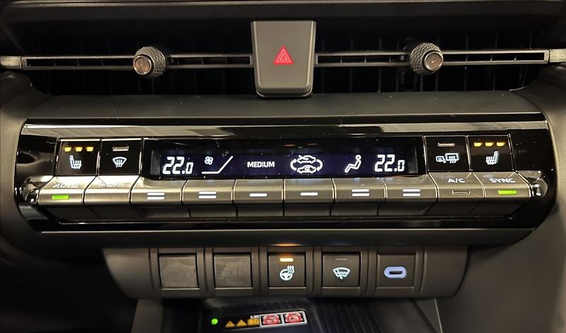Toyota C-HR 2,0 PHEV STYLE - fotka 8 z 17