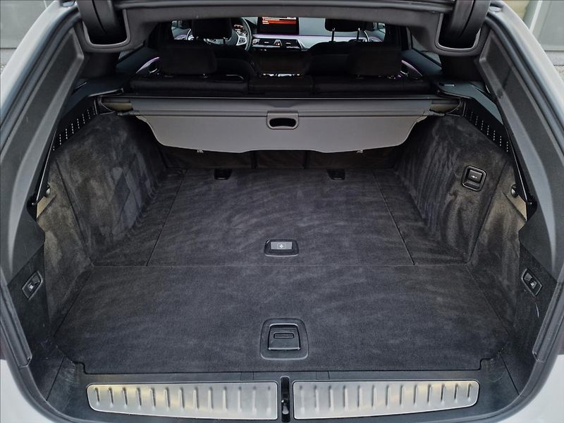 BMW Řada 5 520d Xdrive M-Sport ČR,1.Maj. - fotka 16 z 50